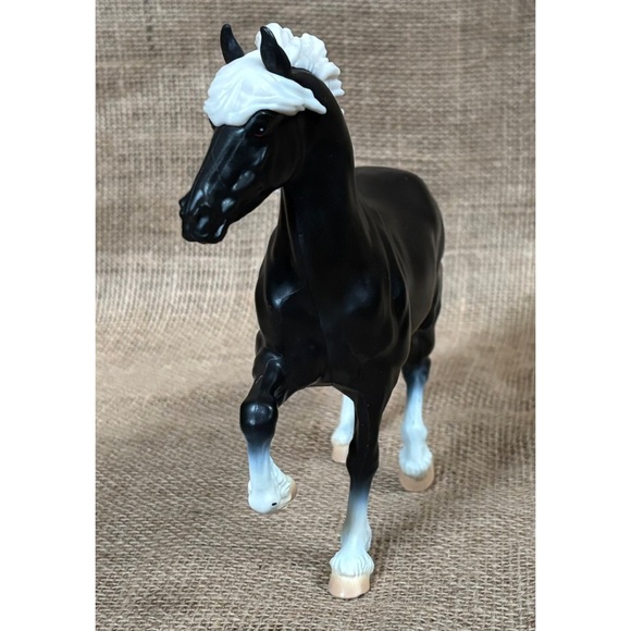 Breyer Paddock Pals Mousse Horse Plastic Figure Toy Black With White Mane - Picture 2 of 9